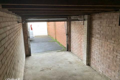 Garage to rent - Shipley Road, Lytham St. Annes FY8