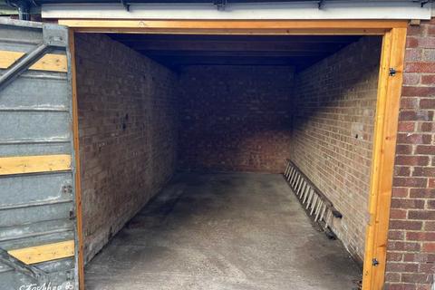 Garage to rent - Great Cullings, Romford RM7