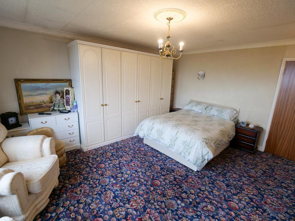 Master Bedroom Dual Aspect