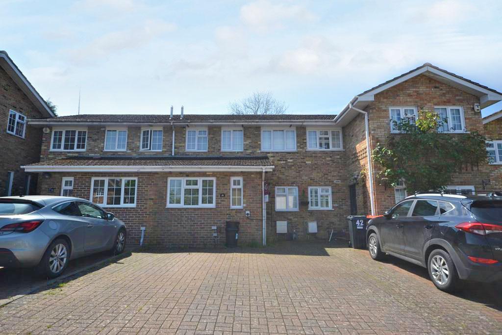 Loughton, Milton Keynes MK5 3 bed terraced house for sale £385,000