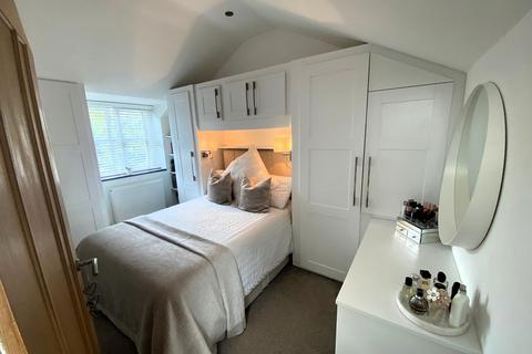 2 bedroom maisonette to rent, Barnway, Englefield Green, Egham, TW20
