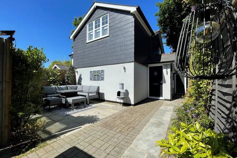 2 bedroom maisonette to rent, Barnway, Englefield Green, Egham, TW20