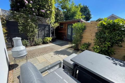 2 bedroom maisonette to rent, Barnway, Englefield Green, Egham, TW20