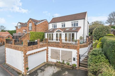 3 bedroom detached house for sale, Woodhill Court, Cookridge