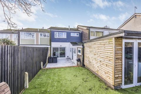 3 bedroom end of terrace house for sale, Well Meadow, Havant PO9