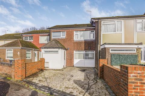 3 bedroom end of terrace house for sale, Well Meadow, Havant PO9