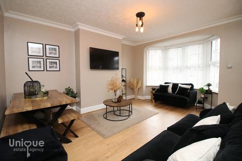 3 bedroom end of terrace house for sale - Bramley Avenue, Fleetwood, Lancashire, FY7