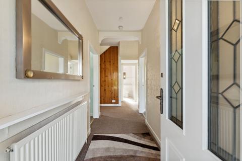 16 Lothian Drive, Clarkston, Glasgow, G76 7NF