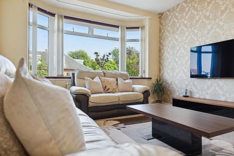 16 Lothian Drive, Clarkston, Glasgow, G76 7NF