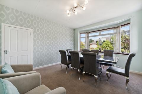 16 Lothian Drive, Clarkston, Glasgow, G76 7NF