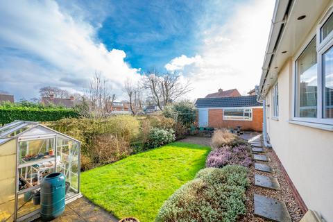 3 bedroom detached bungalow for sale - Parkway, Leeds, LS27