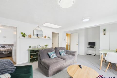 2 bedroom flat to rent, Collier Road, Pevensey Bay, BN24