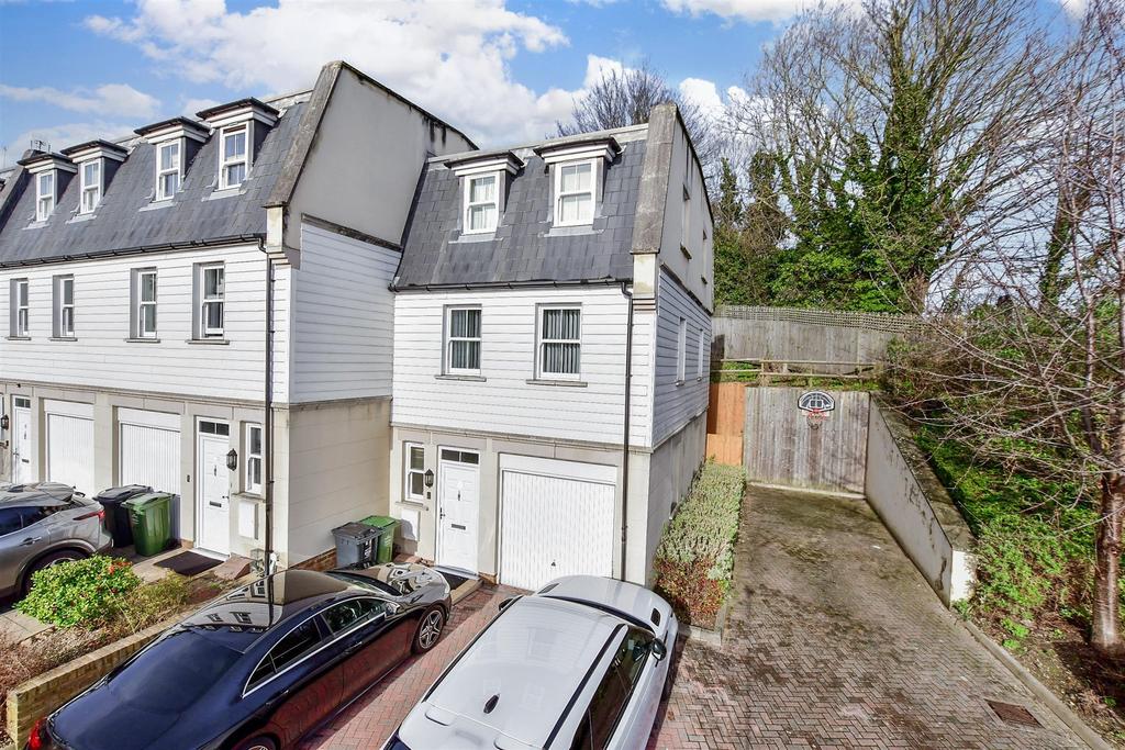 Flanders Court, Dartford, Kent 4 bed townhouse for sale £450,000