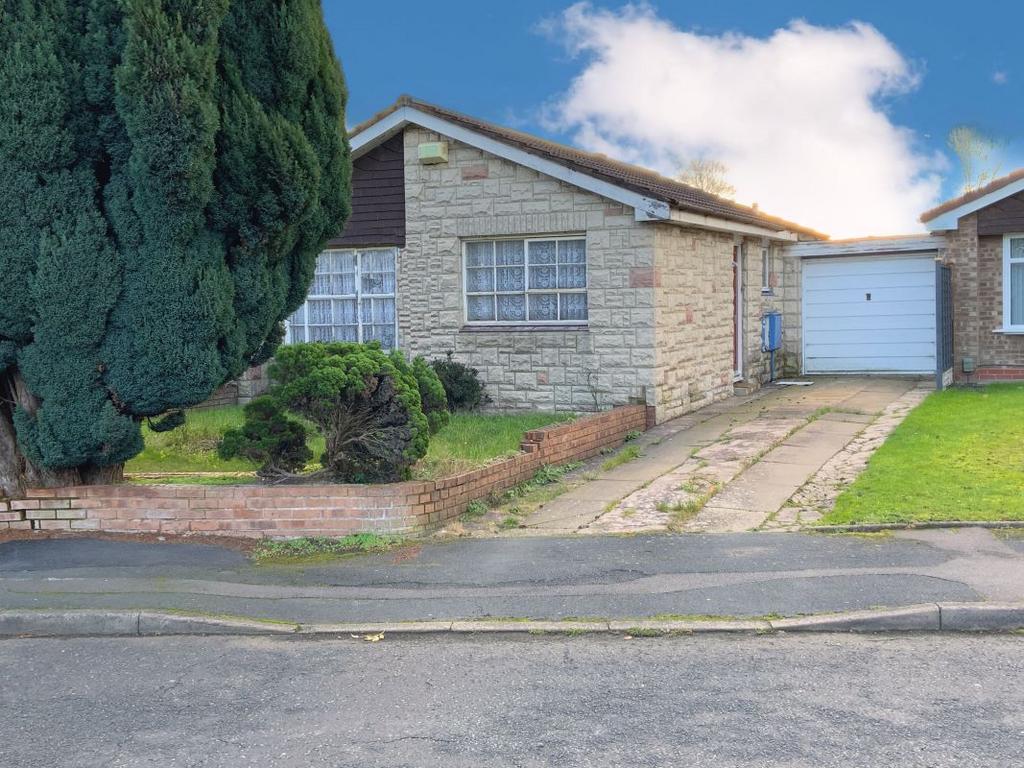 40 Stubbington Close, Willenhall... 2 bed bungalow £20,000
