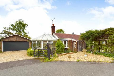 2 bedroom bungalow for sale - Cottington Close, Kingsclere, Newbury, Hampshire, RG20 5NR