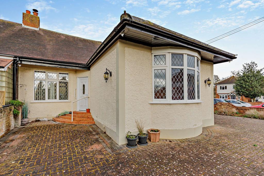 Hunters Way West, Chatham 3 bed bungalow for sale - £400,000