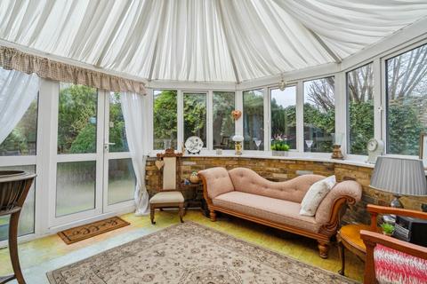6 Duncan Way, Bushey, WD23 2BQ