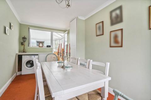 6 Duncan Way, Bushey, WD23 2BQ