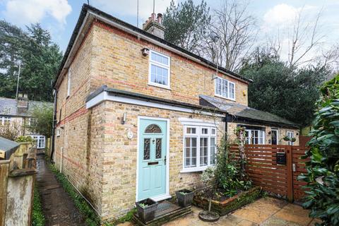 2 bedroom semi-detached house for sale - Brooklands Lane, Weybridge, Surrey, KT13 8UX