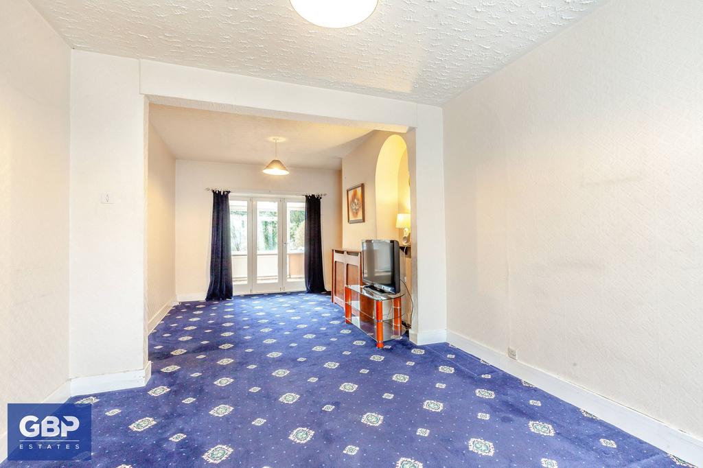Bridport Avenue, Romford, RM7 3 bed terraced house for sale £425,000