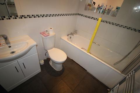 2 bedroom flat to rent, 106-108 Hindes Road, Harrow HA1
