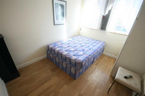 2 bedroom flat to rent, Lyon Road, Harrow HA1