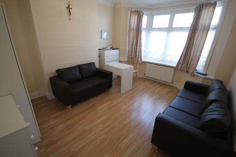 3 bedroom semi-detached house to rent, Harrow HA1