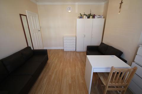 3 bedroom semi-detached house to rent, Harrow HA1