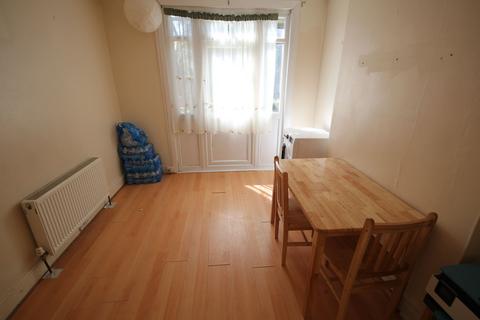 3 bedroom semi-detached house to rent, Harrow HA1