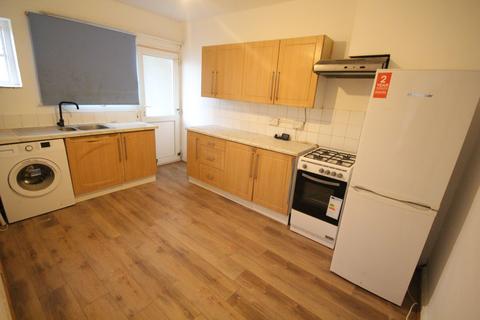 2 bedroom flat to rent, Alexandra Avenue, Harrow HA2