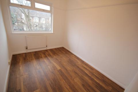 2 bedroom flat to rent, Alexandra Avenue, Harrow HA2
