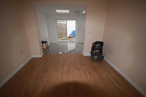 4 bedroom terraced house to rent, Greenford UB6