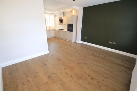 2 bedroom flat to rent, 64A South Ealing Road, Ealing W5
