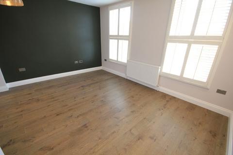 2 bedroom flat to rent, 64A South Ealing Road, Ealing W5
