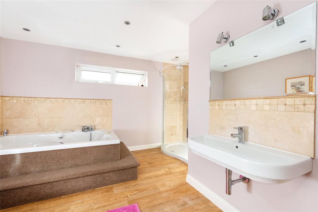 En Suite Bathroom