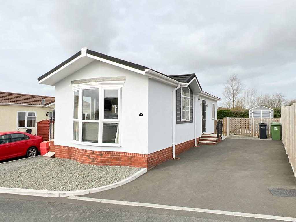 15 Bovingdon Park - front