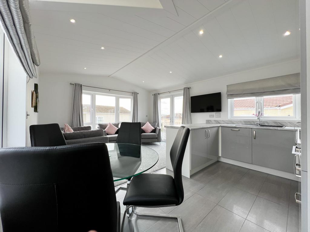 15 Bovingdon Park - kitchen living room