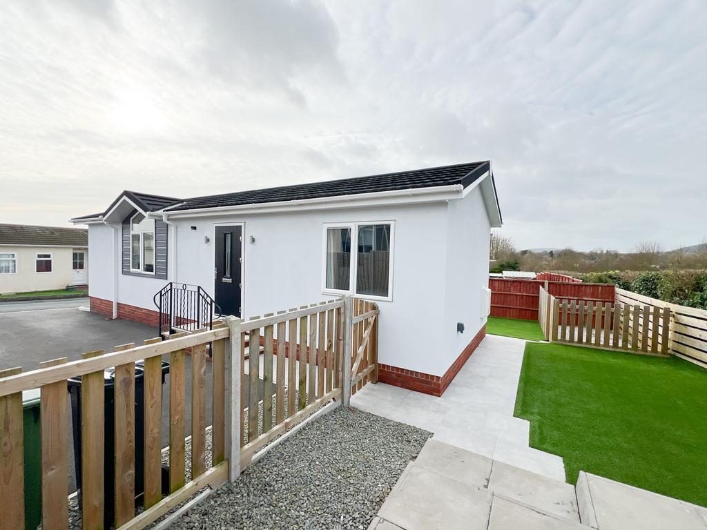 15 Bovingdon Park - elevated shot