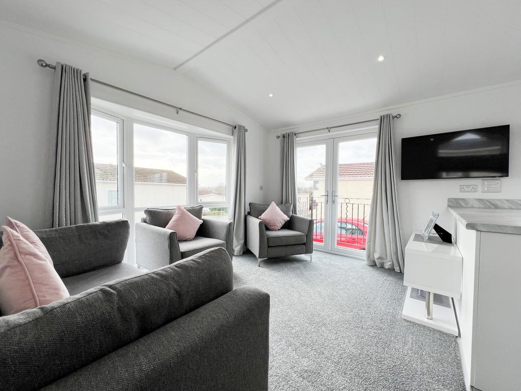15 Bovingdon Park - living space
