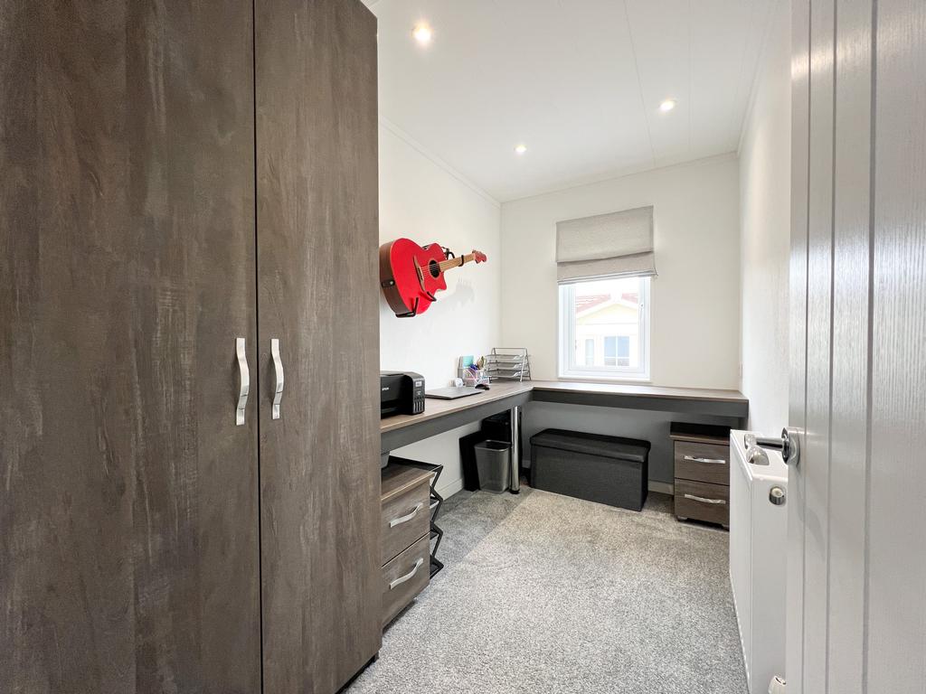 15 Bovingdon Park - bed 2