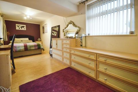 3 bedroom semi-detached house for sale, Prestwich, Manchester M25
