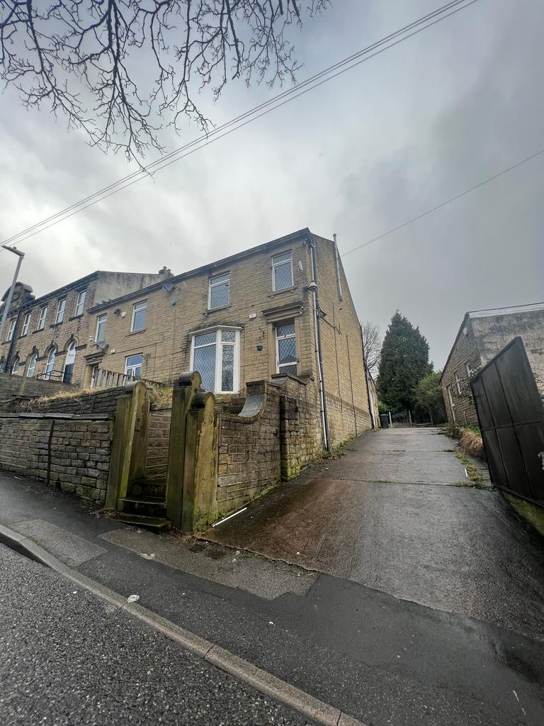 Hanson Lane, Huddersfield, HD1 4 bed end of terrace house £1,100 pcm