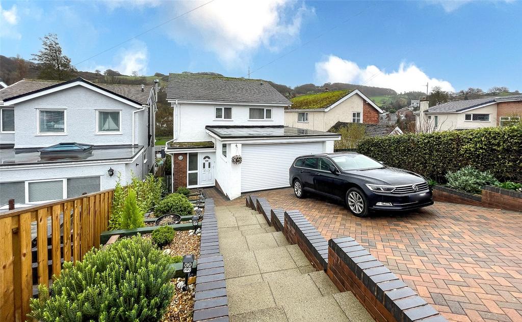 Maes Gweryl, Conwy, LL32 4 bed detached house for sale £350,000