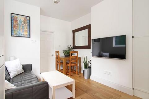 2 bedroom flat to rent, Whitestile Road, Brentford TW8