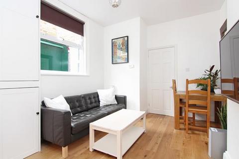 2 bedroom flat to rent, Whitestile Road, Brentford TW8