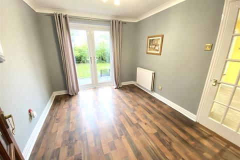 10 Carrbrook Drive, Royton, Oldham, OL2 6DD