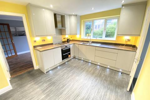 10 Carrbrook Drive, Royton, Oldham, OL2 6DD