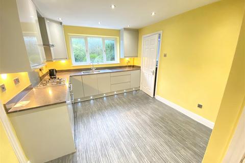 10 Carrbrook Drive, Royton, Oldham, OL2 6DD