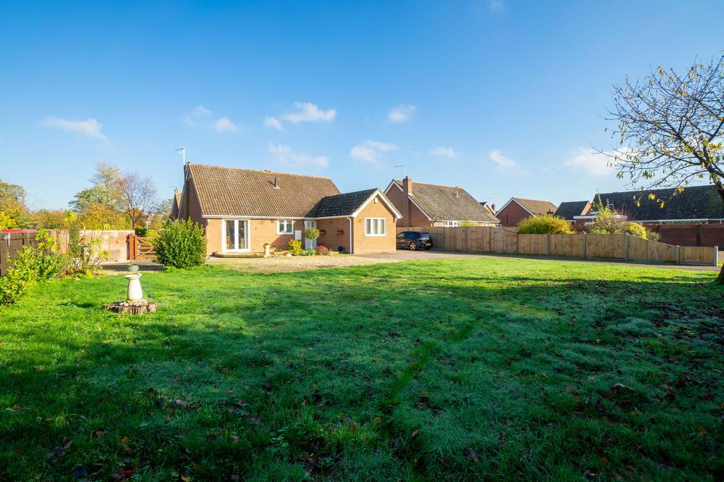 Clements Close, Scole, Diss 2 bed detached bungalow for sale £375,000