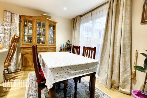 12 Lingfoot Close, Sheffield, S8 8DD